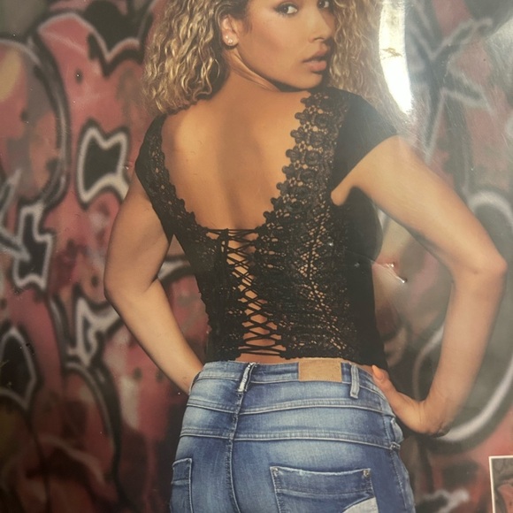 High demand top - Picture 1 of 4